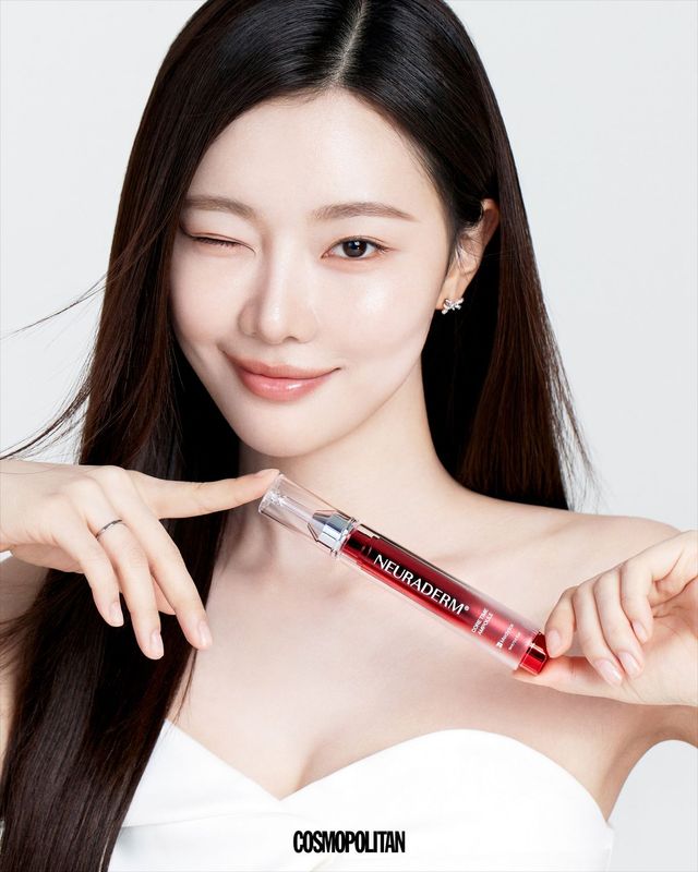 화이트 튜브톱 드레스 Dint. 리본 모티프 이어링Jyddm.실버링 스타일리스트 소장품.