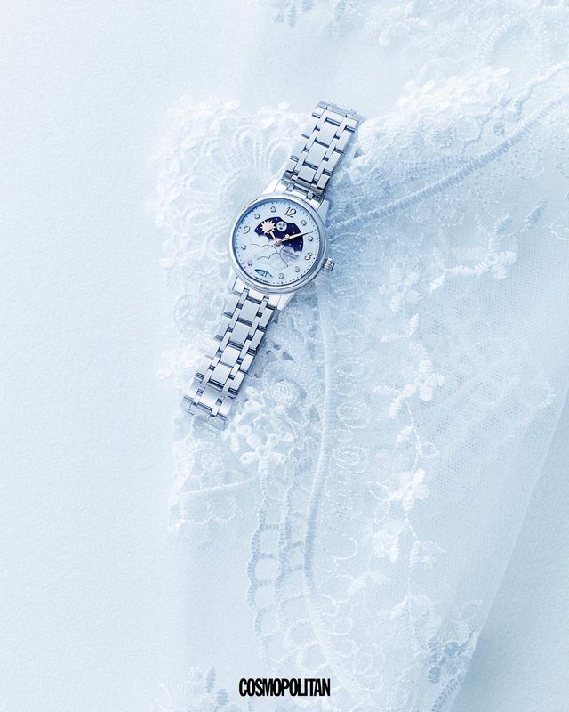 달, 구름, 별이 새겨진 다이얼이 인상적인 보헴 데이 앤 나이트 30mm 5백76만원 Montblanc.