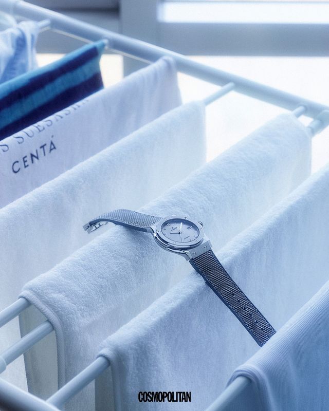 티타늄 케이스와 그레이 러버 스트랩의 조화가 도회적인 클래식 퓨전 에센셜 그레이 42mm 1천만원대 Hublot.