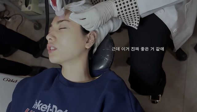 유튜브 〈NA( )NA〉