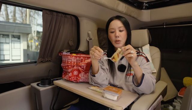 유튜브 〈Umazing 엄정화 TV〉