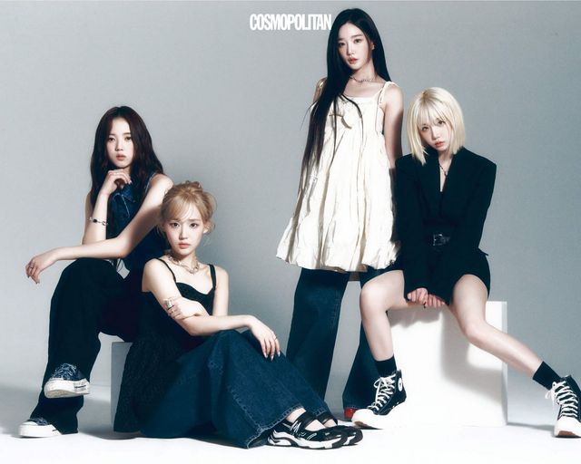 (왼쪽부터, 이지우)데님 톱, 데님 팬츠 모두 Veronica Beard. 팔찌 Swarovski. 반지, 스니커즈 스타일 리스트 소장품. (윤서연)슬리브리스 톱 Bmuet(te). 데님 팬츠 Coach. 목걸이, 왼손 검지 반지 모두 Lost in Echo. 스니커즈 Ash. 나머지 반지 스타일리스트 소장품. (김유연)미니드레스 Bmuet (te). 데님 팬츠 Coach. 목걸이 Jyddm. 슈즈 Rep etto.(김나경)재킷, 벨트 모두 Michael Kors Collection. 목걸이 Dolce&Gabbana. 스니커즈 Converse. 양말 스타일리스트 소장품