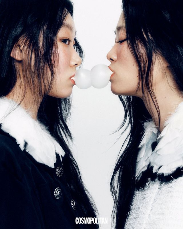 (윤영, 윤지)깃털 장식 트위드 재킷 가격미정 Chanel.