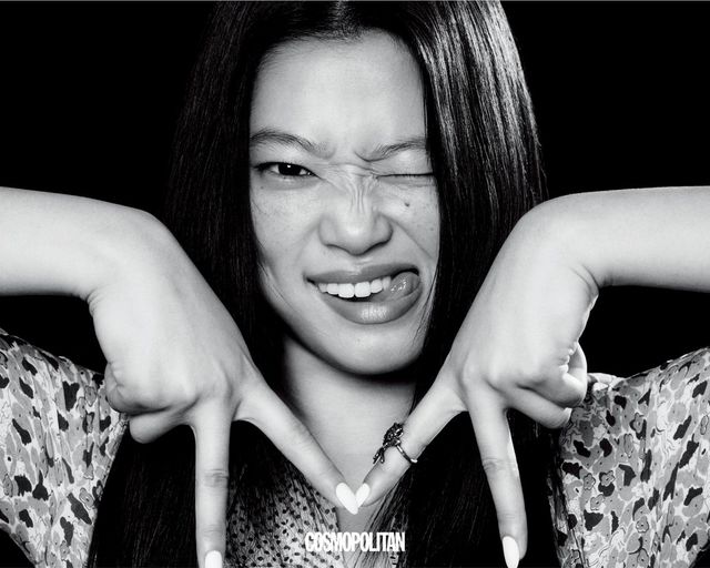 드레스 가격미정 Prada. 반지 가격미정 Mcqueen. 