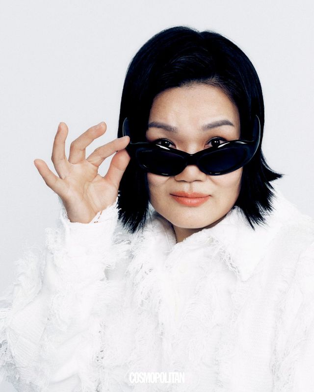 프린지 셔츠 46만8천원 Recto. 선글라스 63만5천원 Balenciaga.