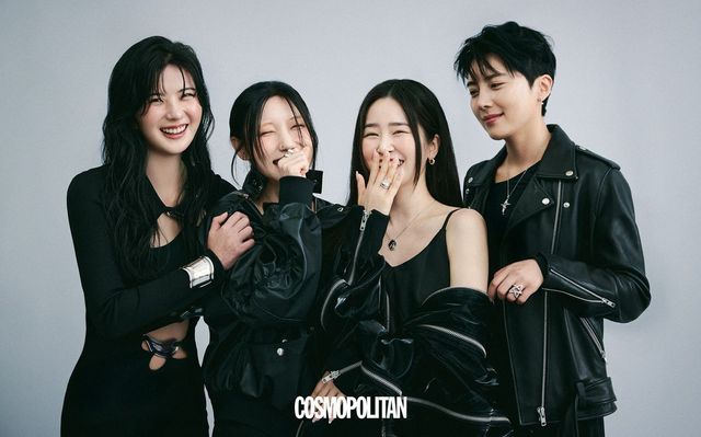 (왼쪽부터 서연) 블랙 원피스 CHISTOPHER ESBER BY BOONTHERSHOP. 브레이슬릿 스타일리스트 소장품. (희영) 이너 톱 WETGENES. 원피스 MINJU KIM. 반지 UIL JEWELRY. (다교) 블랙 재킷 SURGERY. 실크 원피스 RE_L. 네클리스 LOWOOL. 링 UILJEWERLY. 이어링 스타일리스트 소장품. (미랑) 레이어드 이너 MUAGA. 블랙 톱 NILLRING. 레더 재킷 VIVASTUDIO. 이어링, 네클리스 모두 스타일리스트 소장품.