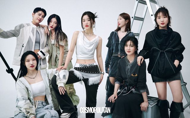 (왼쪽 위부터, 미랑) 화이트 재킷, 팬츠 모두 CARNET ARCHIVE. 톱 LOADINGROOM. 이어링 스타일리스트 소장품. (한결) 베스트 CHARLIE CONSTANTINOU. 팬츠 CHARLIE CONSTANTINOU. 링 BY THE NAME OF. 네클리스 4FEX. 이너 톱, 슈즈, 모두 스타일리스트 소장품. (다교) 화이트 톱, 블랙 팬츠 모두 DOHYE YUN. 레이어링 팬츠 DOGMA EHKS. 스니커즈 CONVERSE. 링 UILJEWERLY. 네클리스 BY THE NAME OF. 이어링 4FEX. 팔찌 스타일리스트 소장품. (민우) 후드 집업, 팬츠 모두 SRVC BY SAMPLAS. 네클리스 VIVIENNE WESTWOOD. 화이트 톱, 이어링 모두 스타일리스트 소장품. (진아) 블랙 톱 LIZA KEANE. 블랙 스커트 DIESEL. 부츠 SHOE BY CHOI. 이어링 BY THE NAME OF. 링 ANON JEWERLY. 네클리스 스타일리스트 소장품. (희영) 후드 집업 BALENCIAGA. 데님 팬츠 MASION MIHARA YASUHIRO. 네클리스 VIVIENNE WESTWOOD. 화이트 톱 스타일리스트 소장품. (서연) 톱, 스커트 모두 VIVIENNE WESTWOOD. 목걸이 BLESSED BULLET. 데님 부츠, 링 스타일리스트 소장품. 