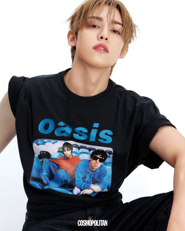 티셔츠 Noice. 데님 팬츠 Levi’s.