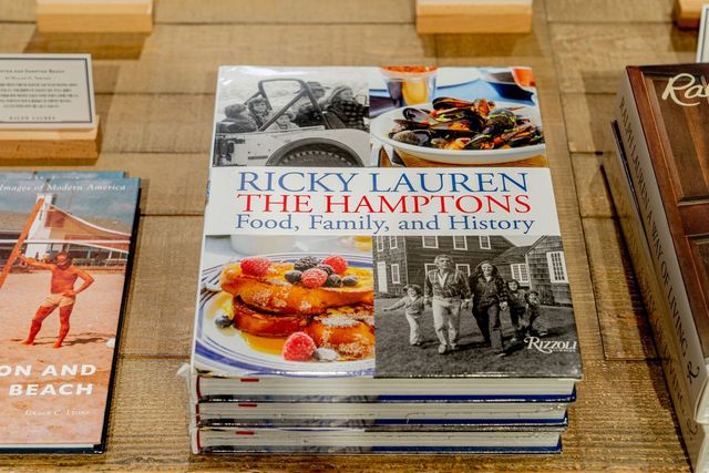 리키 로렌의 저서 The Hamptons.