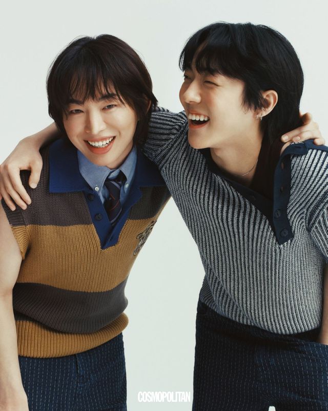 (권세혁)니트 베스트, 셔츠, 팬츠, 타이 모두 Fendi. (안태규)니트 톱, 슬리브리스 이너 톱, 팬츠 모두 Fendi. 귀고리, 목걸이 스타일리스트 소장품.