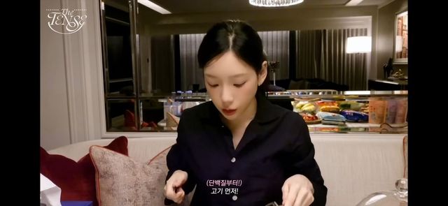 유튜브 〈태연 오피셜〉 