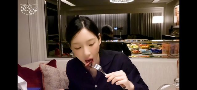 유튜브 <태연 오피셜> 