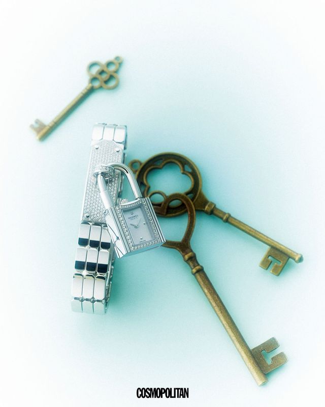 다이아몬드를 세팅한 자물쇠 모티브 워치와 스틸 브레이슬릿이 조화를 이루는 켈리 워치 가격미정 Hermès.