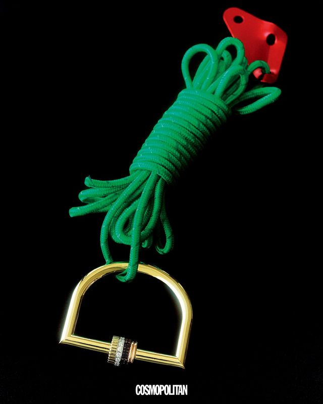 콰트로 모티브를 둘러싼 ‘D’ 구조 뱅글이 독특하다. 콰트로 클래식 튜브 브레이슬릿 가격미정 Boucheron.