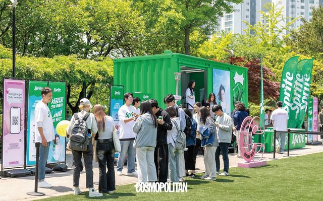 스프라이트와 함께한 〈코스모폴리탄〉의 이동형 팝업, ‘코스모 트레일러’.