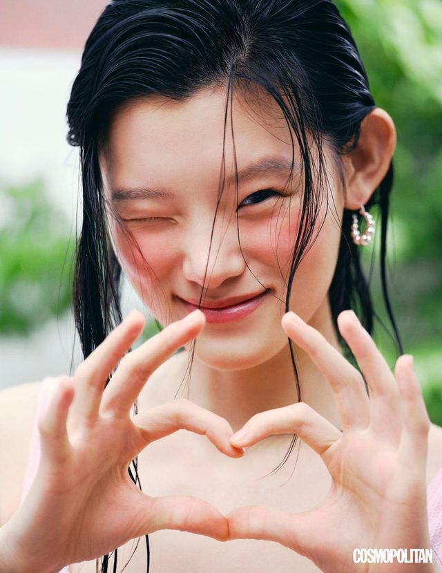 보디슈트 9만9천원대 Arket. 귀고리 가격미정 스타일리스트 소장품.