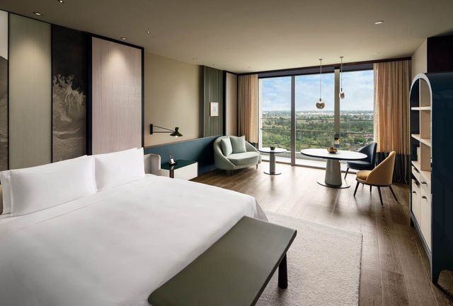 그림 같은 오션 뷰를 감상할 수 있는 뉴월드 호이아나 비치 리조트의 디럭스 룸.