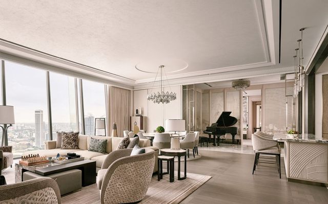 럭셔리한 인테리어의 스위트룸.