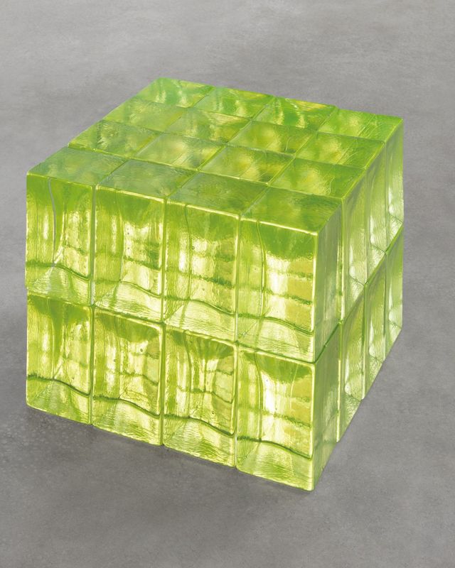 안 베로니카 얀센스, 32 Green Yellow Blocks(805/3), 2025 Cast glass, 40x48x48cm, Edition of 3 Courtesy of the artist and Esther Schipper, Berlin/Paris/Seoul Photo © Andrea Rossetti