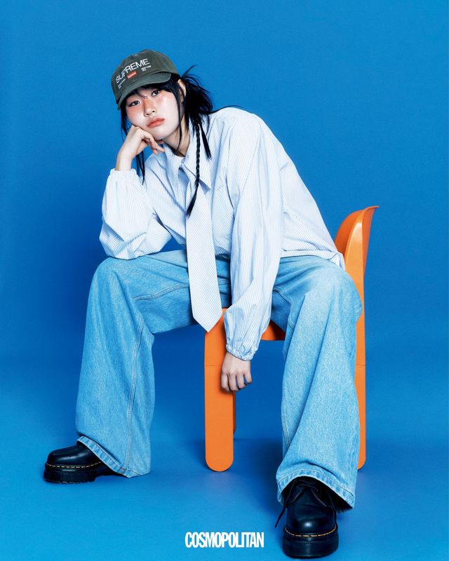 셔츠 Münn. 데님 팬츠 Youser. 볼캡 Supreme. 슈즈 Dr. Martens. 