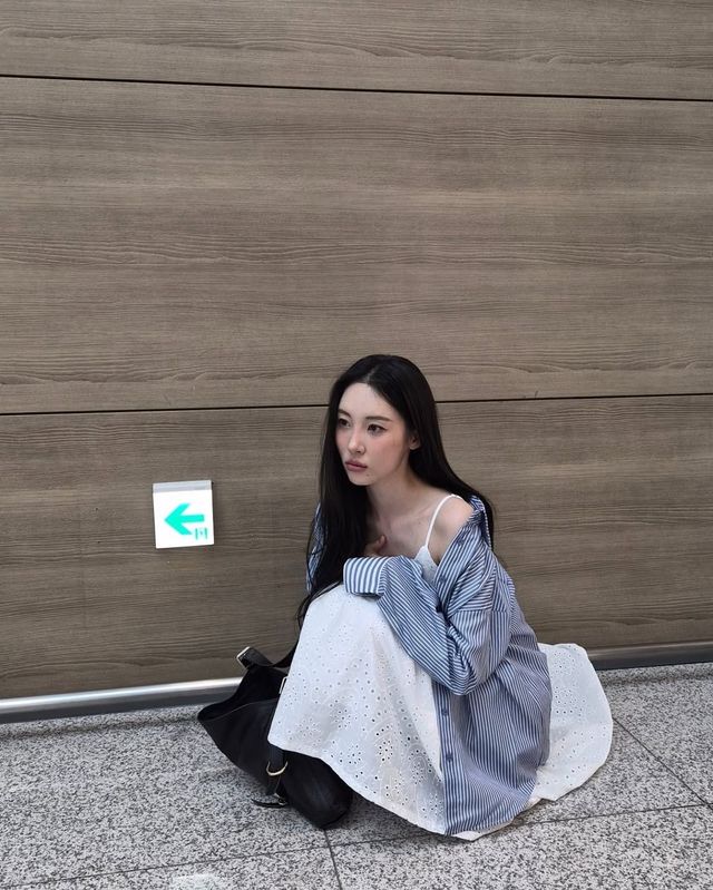 원피스와 셔츠의 조합을 선보인 선미 인스타그램 @miyayeah
