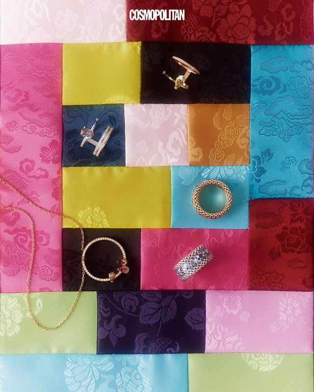 (위부터 시계 반대 방향으로)페어 컷 사파이어 세팅의 세르티 수르 비드 링 2천60만원대, 오벌 사파이어를 세팅한 세르티 수르 비드 링 2천6백40만원대, 3개의 페어 컷 사파이어를 세팅한 세르티 수르 비드 네크리스 4천60만원대 모두 Repossi. 블루 사파이어와 다이아몬드를 세팅한 버블 링 2천4백만원대, 핑크 사파이어와 다이아몬드가 링을 감싼 버블 링 2천4백만원대 모두 Fope. 보자기 Yujuboutique.