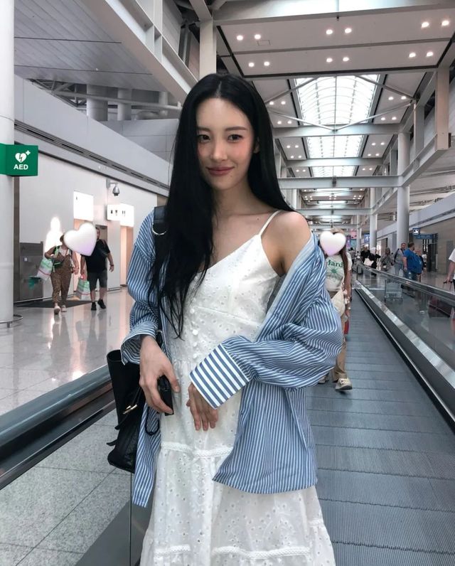 원피스와 셔츠의 조합을 선보인 선미 인스타그램 @miyayeah