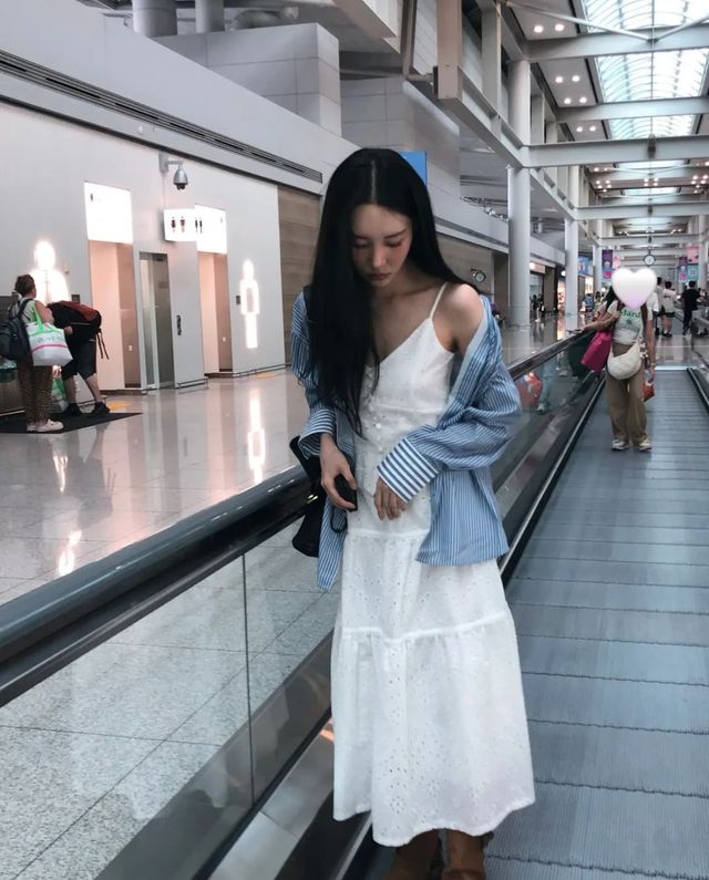 원피스와 셔츠의 조합을 선보인 선미 인스타그램 @miyayeah