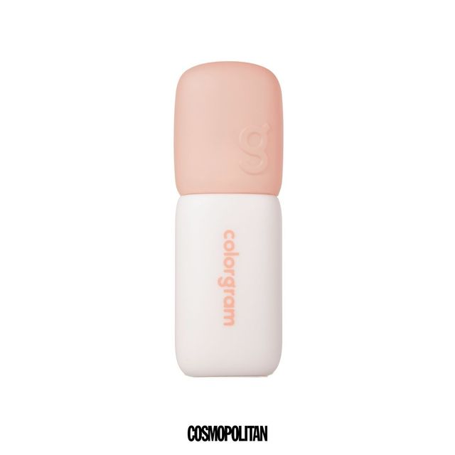 가벼운 제형이 얇게 밀착되고 보송하게 마무리되는 매트 블러 틴트. 블러리한 텍스처의 코럴 톤이라 잔잔하고 분위기 있어 보이는 색으로 표현된다. 말랑말랑한 라운드 용기로 디자인이 리뉴얼돼 끝까지 사용할 수 있도록 업그레이드 출시했다. 누디 블러 틴트 피치 1만원. COLORGRAM