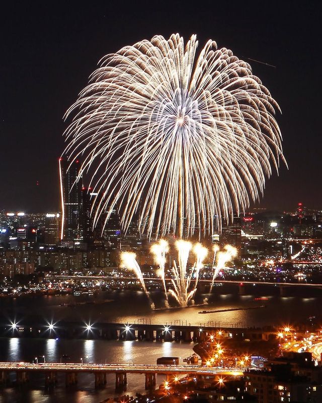 여의도불꽃축제 (출처 : 인스타그램 @seoul_official)