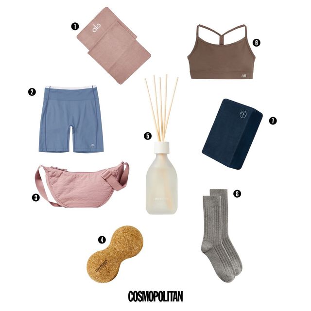 1 매트 11만원 Alo Yoga. 2 7만8천원 Clove. 3 1만9천원대 Uniqlo. 4 마사지 볼 1만5천원 Ganesha Yoga Props. 5 리드 디퓨저 2만9천원 Aromatica. 6 5만9천원대 New Balance. 7 요가 블록 2만4천원 Barrel. 8 12만5천원 Tekla.