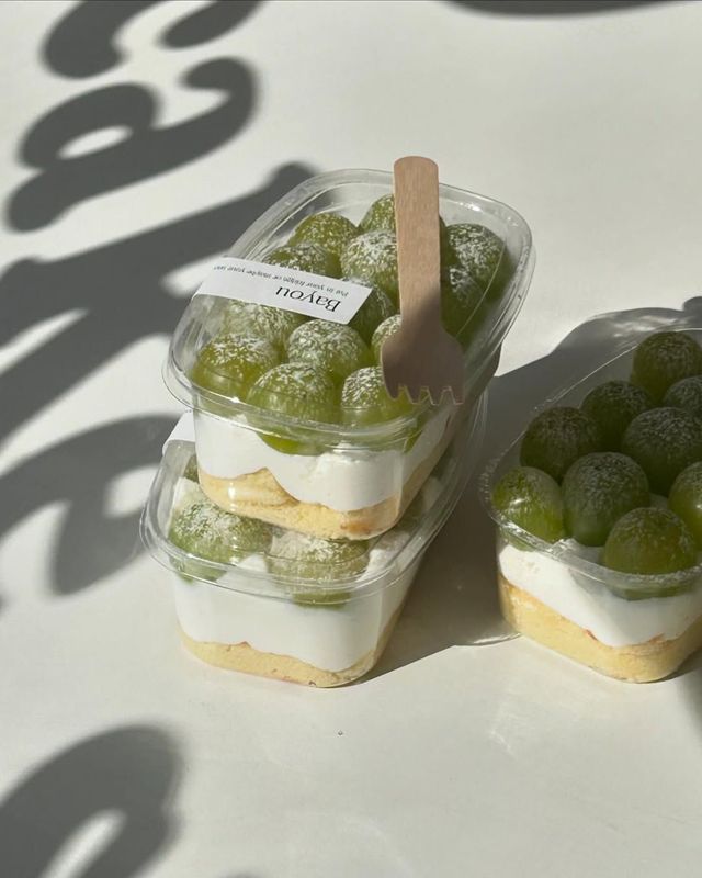 샤인머스캣과 요거트 생크림을 같이 먹을 수 있는 환상의 맛. 인스타그램@bayou.cake