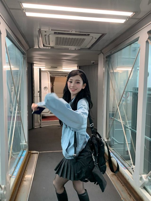 블루종, 봄버 재킷을 입은 카리나, 인스타그램 @katarinabluu