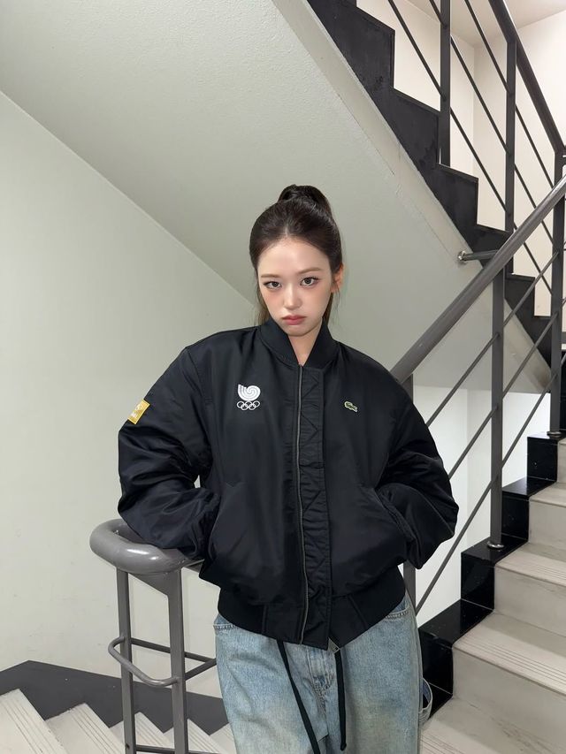 블루종, 항공 점퍼를 입은 아이브 안유진 인스타그램 @_yujin_an