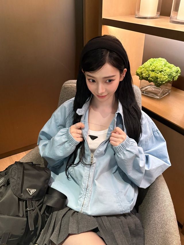 블루종, 봄버 재킷을 입은 카리나, 인스타그램 @katarinabluu