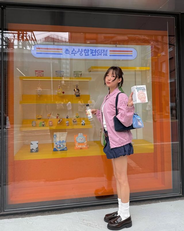 핑크 블루종, 봄버 재킷을 입은 잉화 인스타그램 @_inghwajang