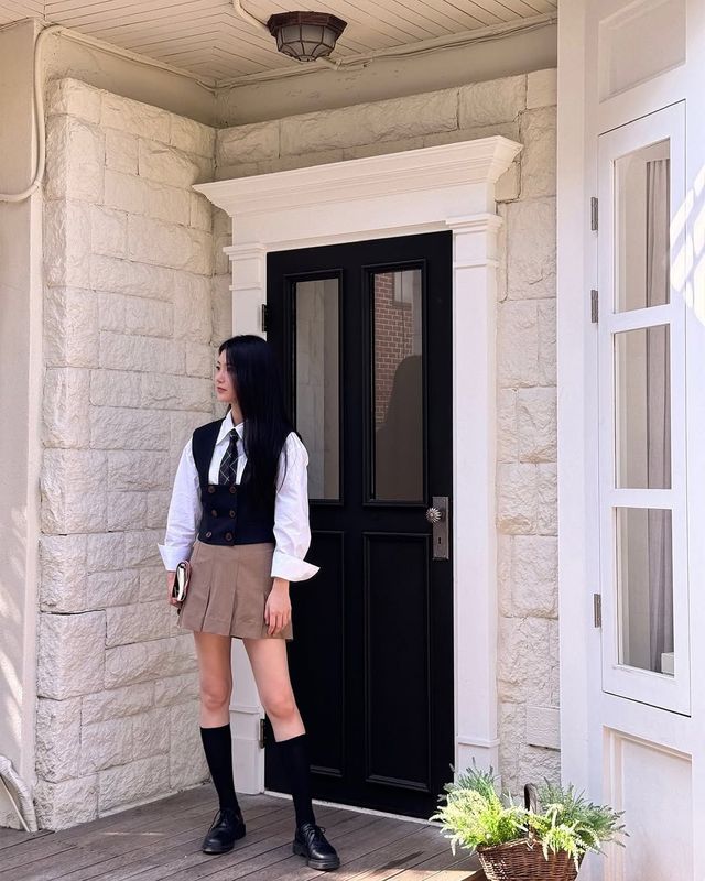 프레피룩은 신예은처럼! 인스타그램 @__shinyeeun