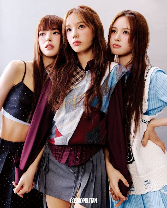 (마이)톱, 스커트 모두 Demi Et Demi. 네크리스 KVK. (유사랑)니트 베스트 Rave Review. 셔츠 Dark In Love. (방지민)니트 베스트 Casablanca. 셔츠 드레스 High School Disco. 넥타이 스타일리스트 소장품. 