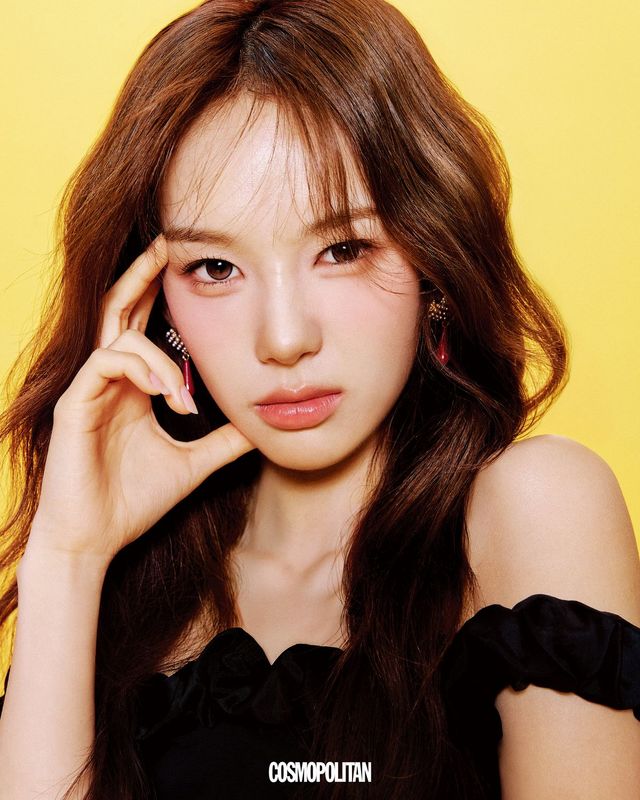 톱, 귀고리 스타일리스트 소장품.