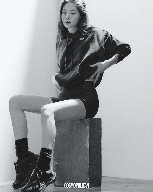 후드 톱, 쇼츠, 양말, 스니커즈 모두 가격미정 alo.