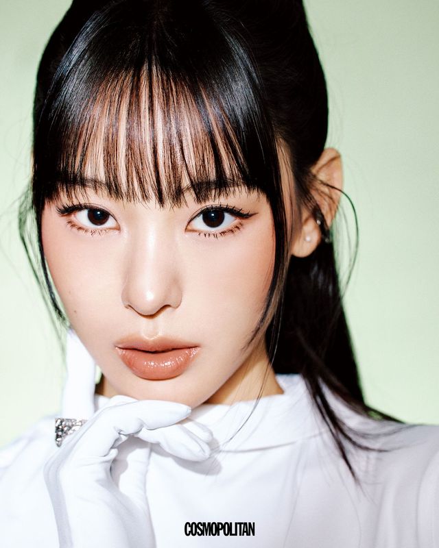 톱 Grounds. 반지 Tom Wood. 귀고리 본인 소장품.