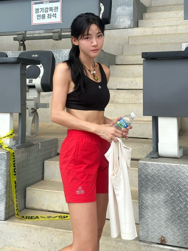 운동복을 다양한 방법으로 입는 김민지. 사진 인스타그램 @arb0r_day