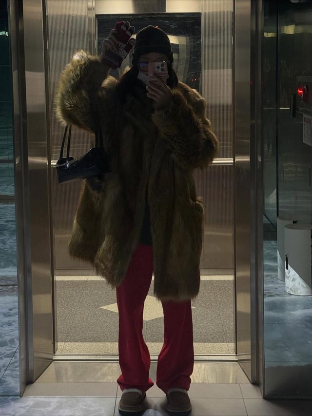 퍼자켓과 매치한 손나은. 인스타그램 @marcellasne_ 