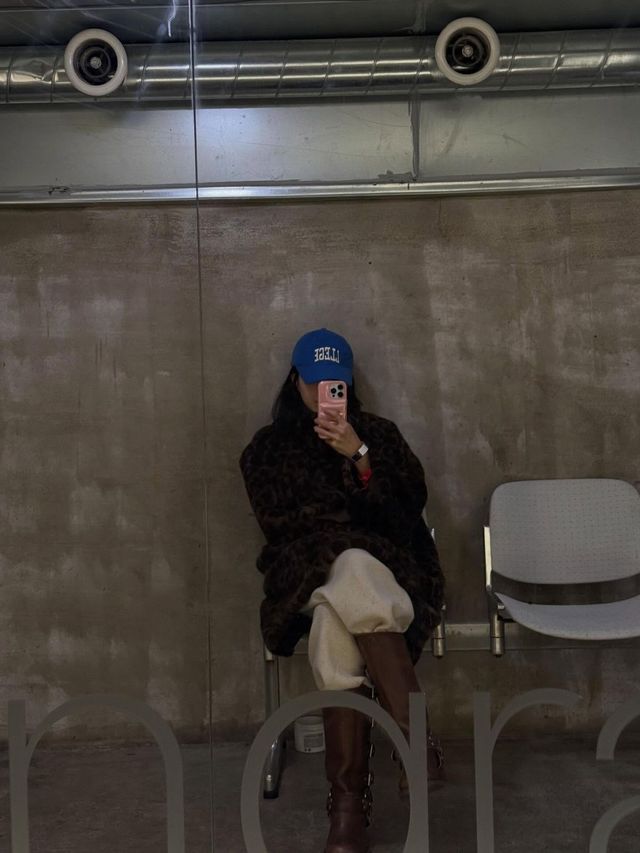 퍼자켓과 매치한 손나은. 인스타그램 @marcellasne_