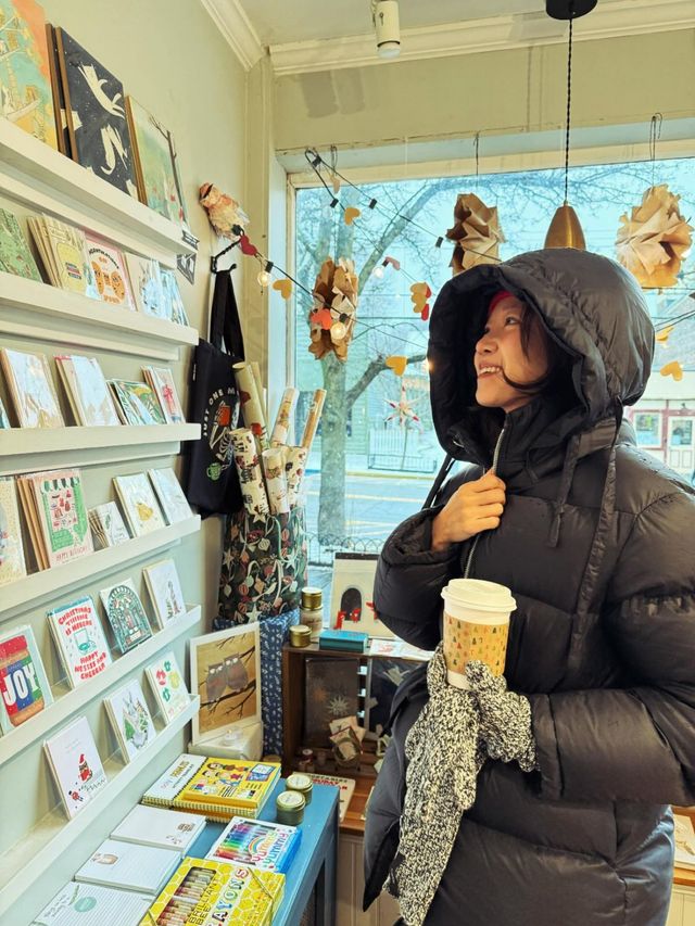 공효진은 끈으로 묶는 타입을 선택했다. 인스타그램 @rovvxhyo