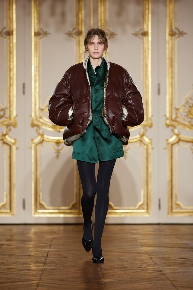 우영미 패디드 레더 아우터 | 출처 wooyoungmi.com 