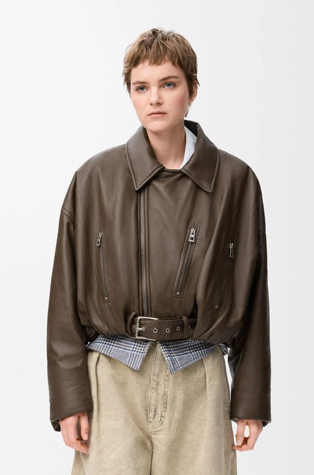 로에베 패디드 레더 아우터 | 출처 loewe.com 