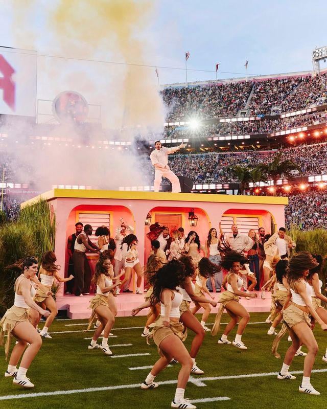 배드 버니 | 인스타그램 @badbunnypr @nfl 