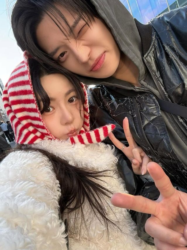 환승연애 지연의 레드 패션. 인스타그램 @jiyeoniizi