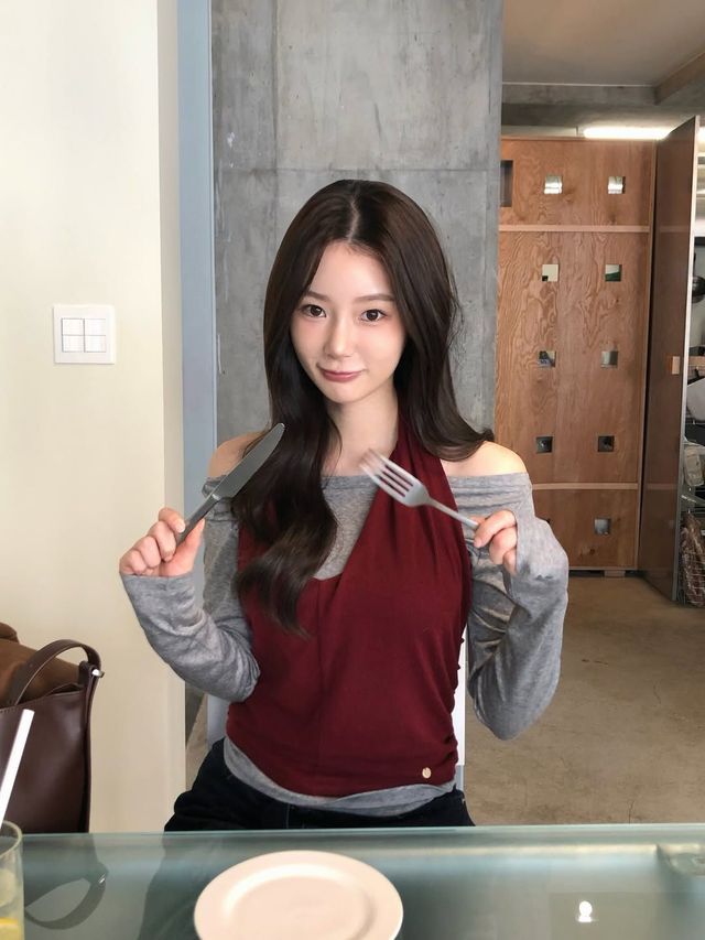 환승연애 이유정이 보여주는 레드 패션. 인스타그램 @leeeeu.j 